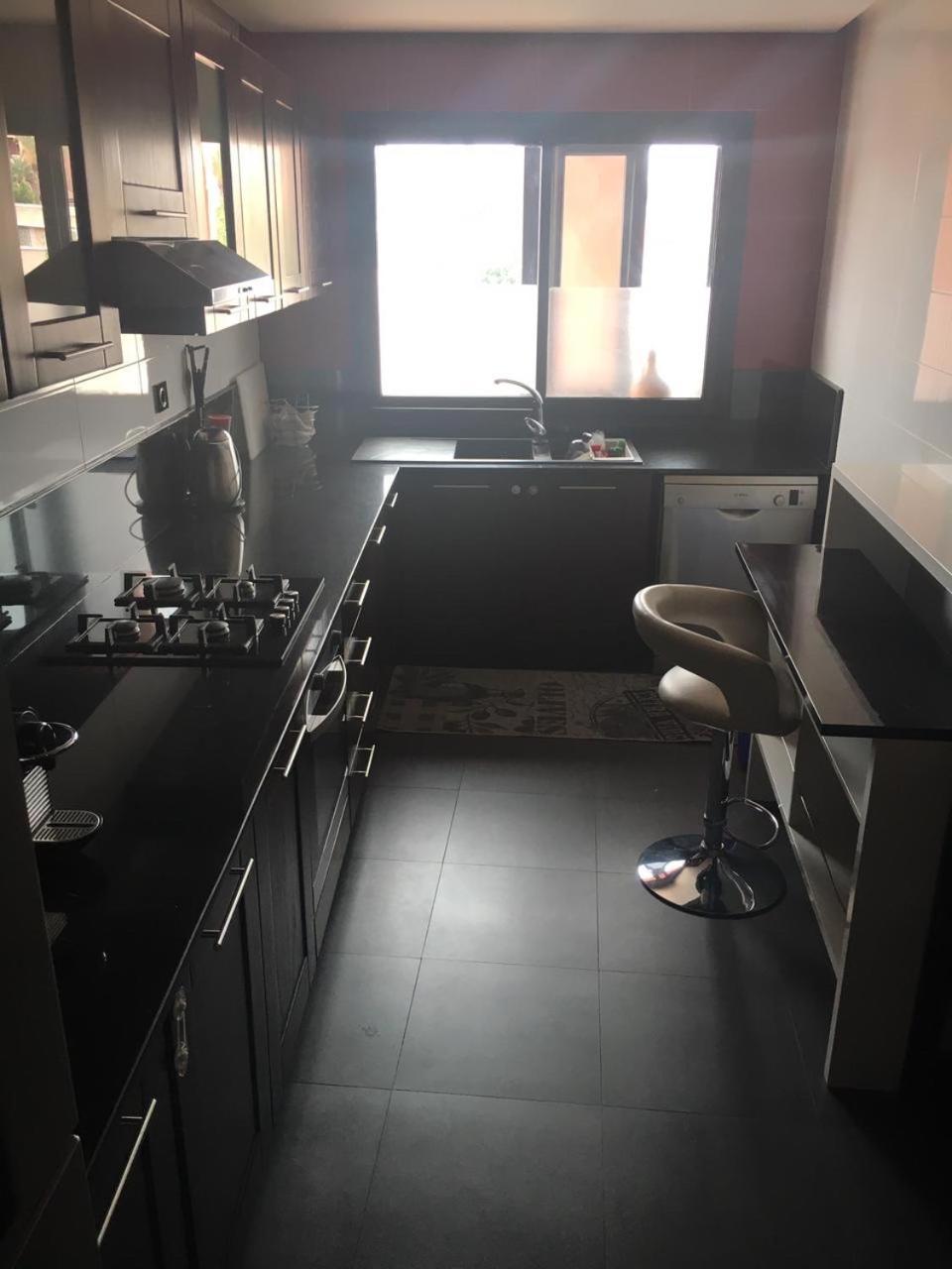 Stylish Gueliz Apartment With Beautiful Terrace Marrakesh Exteriör bild